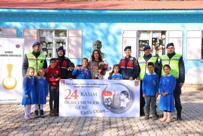 112’ye Gelen Anlamlı İhbar: Köy Okulunun Miniklerinin Öğretmenlerine Sürprizi Yürekleri Isıttı