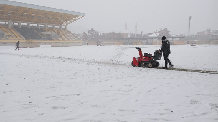 pazarspor-nesine-3-lig-12-haftasinda-yogun-kar-altinda-oynanan-karsilasmada-bayburt-ozel-idarespor-ile-deplasmanda-1-1-berabere-kaldi-2.jpg