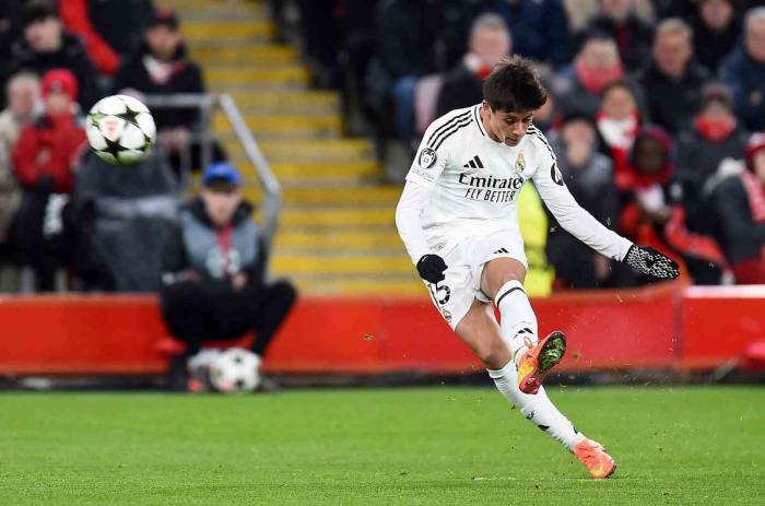 Liverpool, Real Madrid’i 2-0’la Geçti