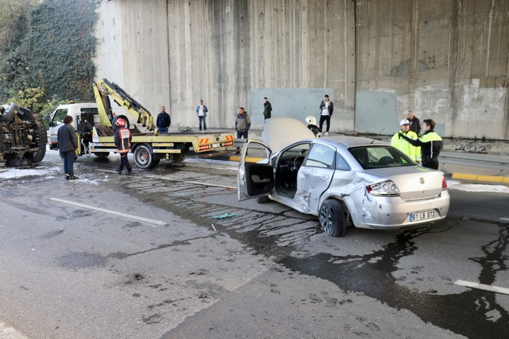 trabzonda-uc-aracin-karistigi-trafik-kazasinda-yaralanan-kisi-tedavi-altina-alindi-2.jpg