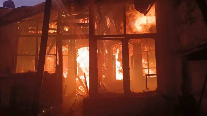 Kırkağaç’ta Çıkan Ev Yangını: 1 Ölü