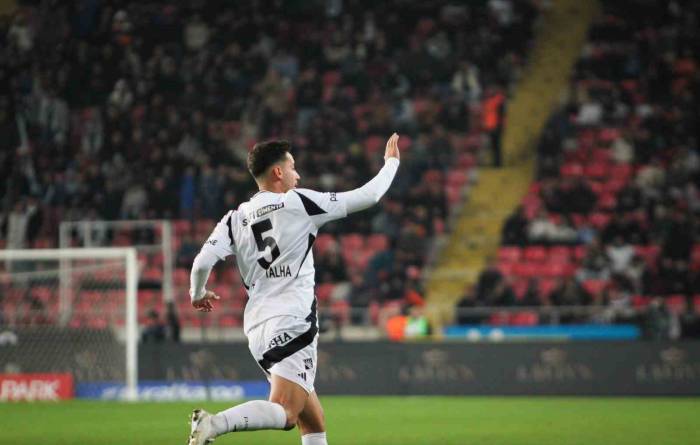 Trendyol Süper Lig: Hatayspor: 1 - Beşiktaş: 1 (İlk Yarı)