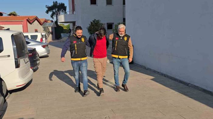 Gün Ortasında İş Yerini Böyle Soydu