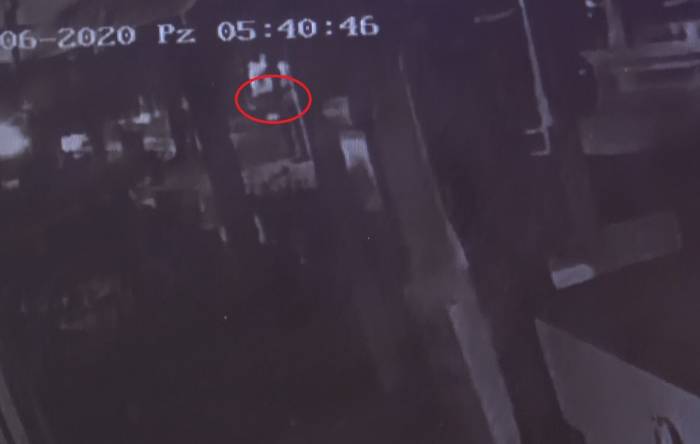 Takla Atan Araçtan Gençleri Yola Savuran Kaza Güvenlik Kamerasında