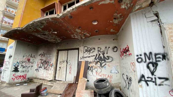 Tarihi Sinemayı Yazı Tahtasına Çevirdiler