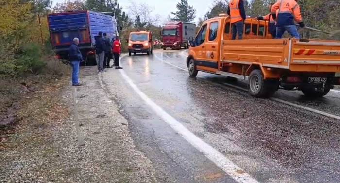 Yola Dökülen Balık Yağı Trafiği Birbirine Kattı