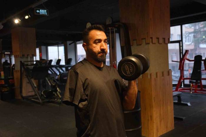 9 Yaşında Kolunu Kaybetti, 30 Yılda Yapmadık Spor Bırakmadı