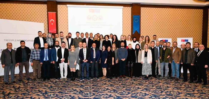 Dto Genç Mezunların Elinden Tutuyor