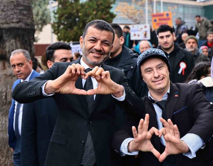 Balonlar ‘Engelsiz Bir Dünya’ İçin Gökyüzüne Bırakıldı