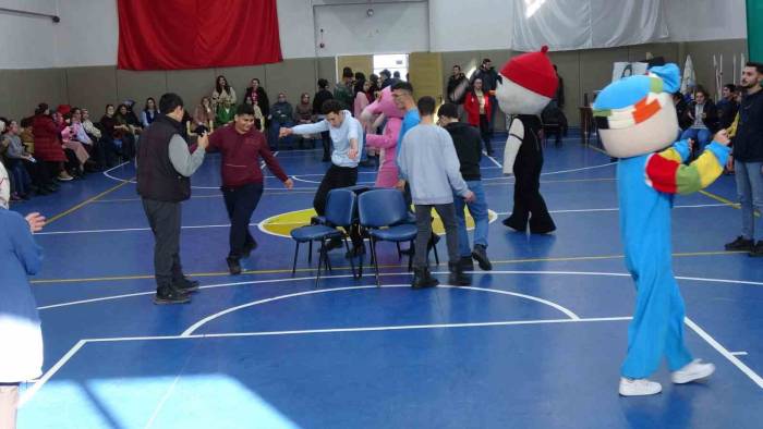 Engelleri Ortadan Kaldırdılar, Gönüllerince Eğlendiler