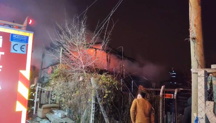 Sigortadan Çıkan Yangın Müstakil Evi Küle Çevirdi