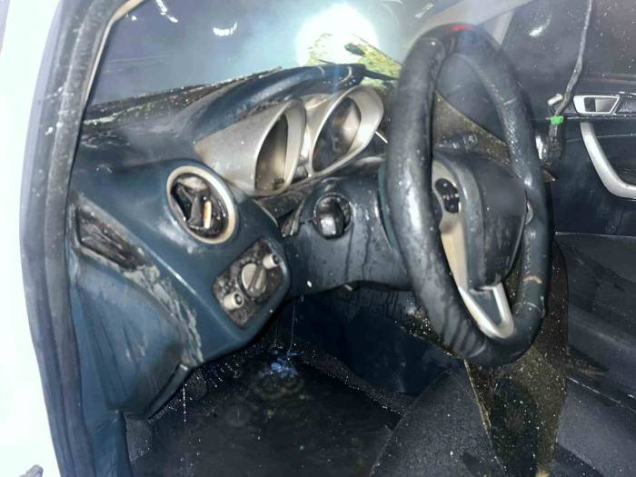 Park Halindeki Otomobilin Motoru Alev Aldı, Geriye Demir Yığını Kaldı
