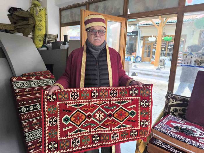 Tarihi Mesleği Yaşatmaya Çalışıyor