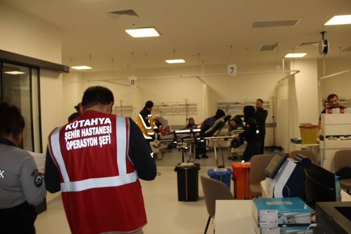 Kütahya Şehir Hastanesi’nde Gerçeği Aratmayan Afet Ve Tahliye Tatbikatı