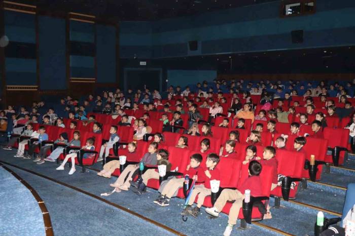 Başkan Tetik’ten Minik Öğrencilere Sürpriz