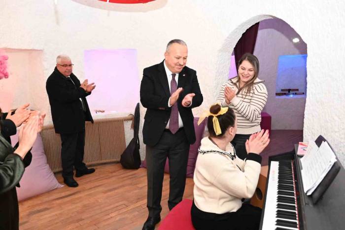 Vali Fidan Engelli Bireylerle Atölye Çalışmasına Katıldı