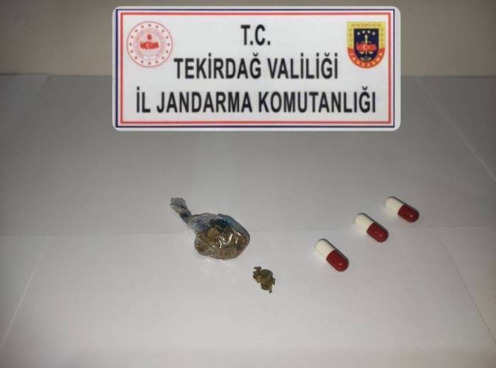 Tekirdağ’da Uyuşturucu Ve Silah Operasyonu: Esrar, Sentetik Hap Ve Tabanca Ele Geçirildi