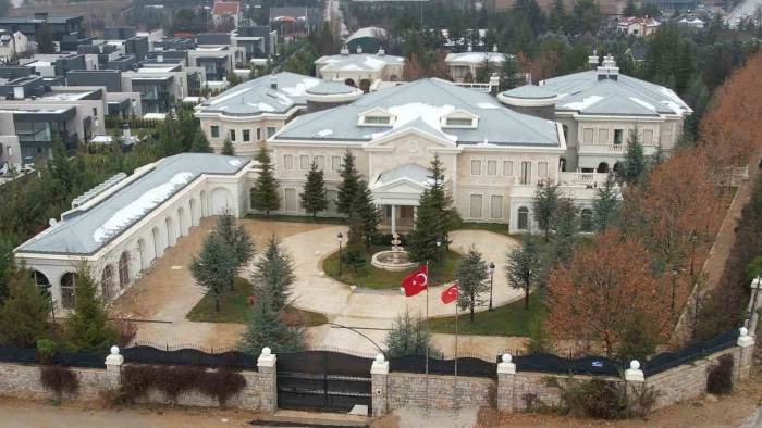 Fetö’nün Varlık Fonu’na Devredilen Malikanesine Türk Bayrakları Çekildi