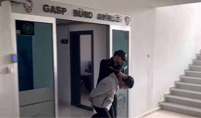 Cep Telefonu Gasp Eden Şahıs Polisten Kaçamadı