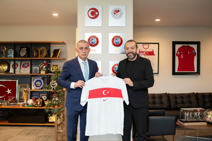 trabzon-gazeteciler-cemiyeti-baskani-ersen-kucuk-turkiye-futbol-federasyonu-baskani-ibrahim-ethem-haciosmanoglunu-makaminda-ziyaret-etti-1.jpg