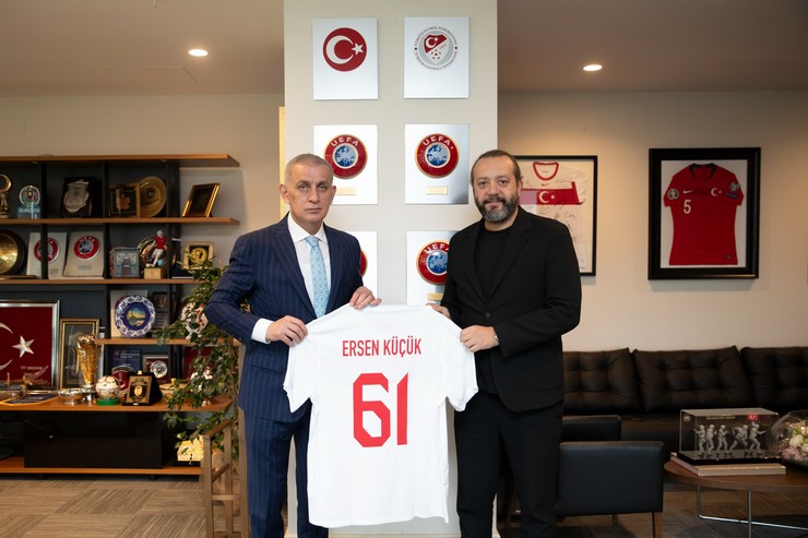 trabzon-gazeteciler-cemiyeti-baskani-ersen-kucuk-turkiye-futbol-federasyonu-baskani-ibrahim-ethem-haciosmanoglunu-makaminda-ziyaret-etti-2.jpg