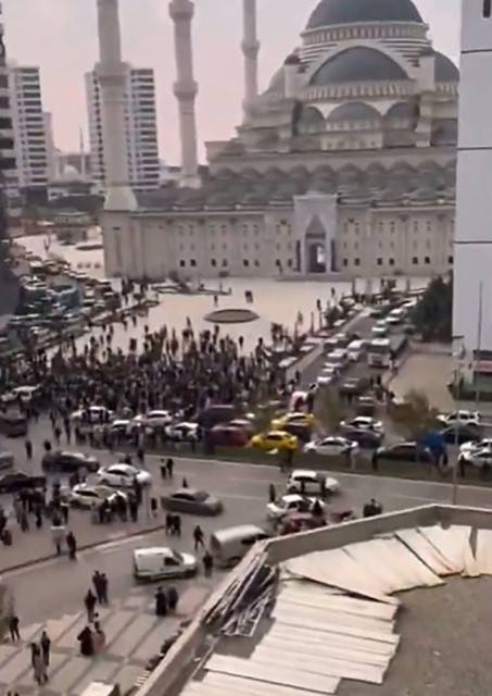Gaziantep’teki Suriyeliler, Esad Rejiminin Çöküşünü Kutladı