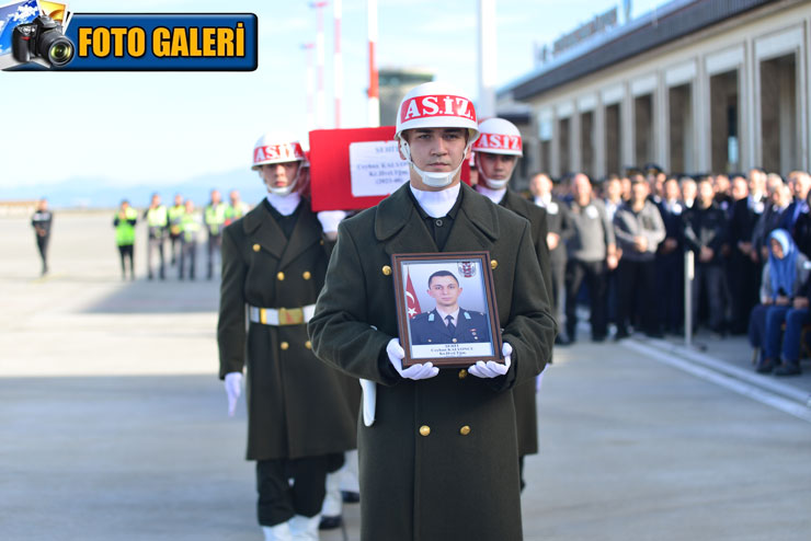 ehit-tegmen-ceyhun-kalyoncu-icin-rize-artvin-havalimaninda-toren-duzenlendi-foto-galeri.jpg