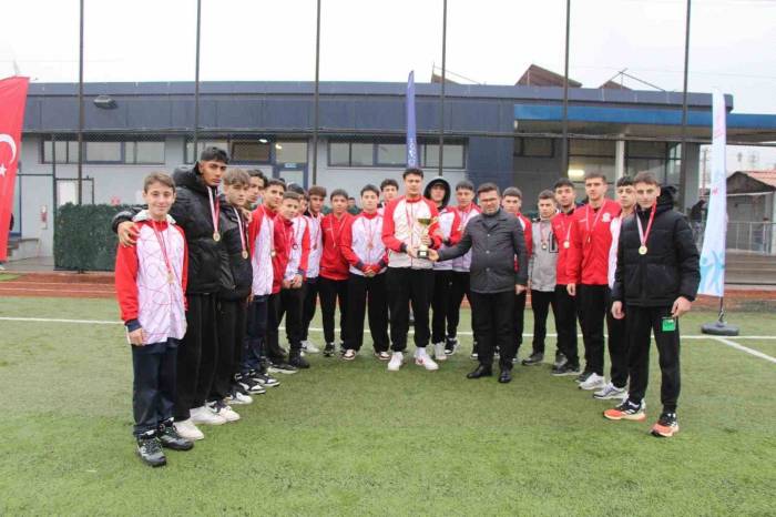 Genç Erkekler Futbolda Şampiyon Düzce Spor Lisesi Oldu