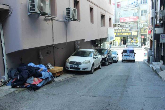 İzmir Büyükşehir Belediyesi’nden Ölen Evsiz Adamla İlgili Açıklama