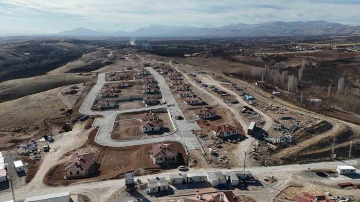 Akçadağ’da 2 Bin 804 Köy Evi İçin Çalışmalar Sürüyor