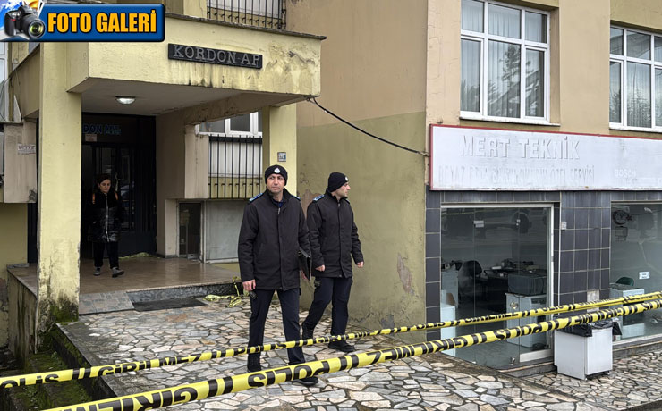 rizede-tahliye-edilen-apartmanin-sakinleri-polis-kontrolunde-esyalarini-aldi.jpg