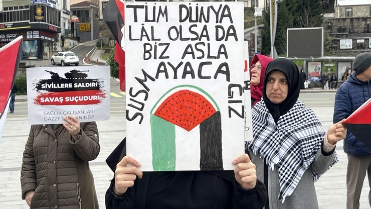 gazzedeki-ablukaya-karsi-rizede-saglik-calisanlarindan-protesto-cagrisi-2.jpg