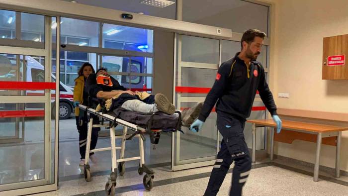 Adıyaman’da İki Otomobil Çarpıştı: 4 Yaralı