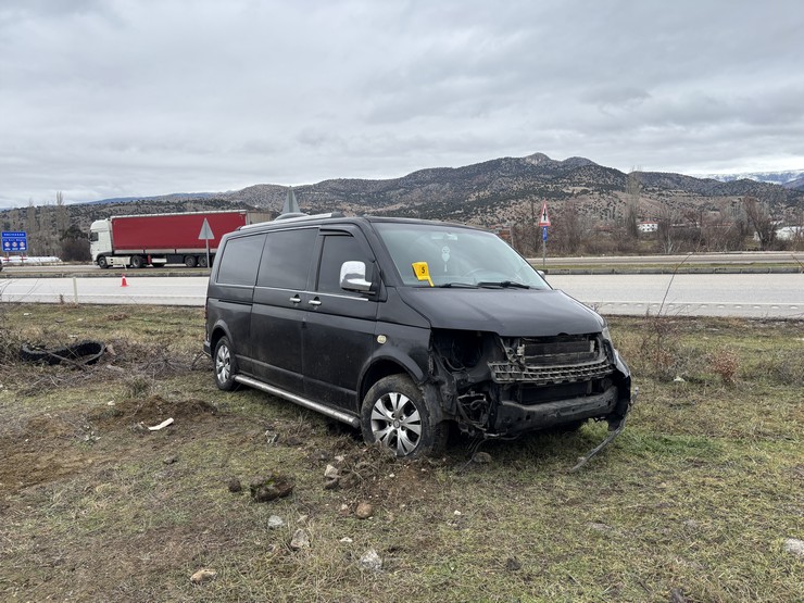 corumda-4-aracin-karistigi-trafik-kazasinda-2-kisi-oldu-5-kisi-yaralandi-2.jpg