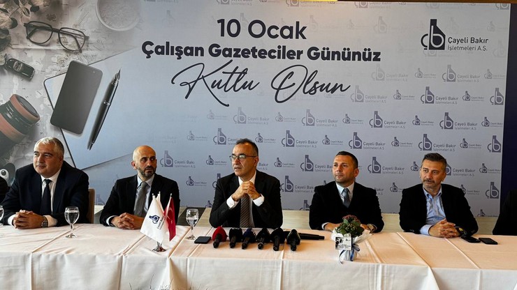 ayeli-bakir-isletmeleri-10-ocak-calisan-gazeteciler-gunu-dolayisiyla-ramada-otelde-duzenledigi-kahvalti-etkinliginde-rize-basinini-agirladi-1-001.jpg