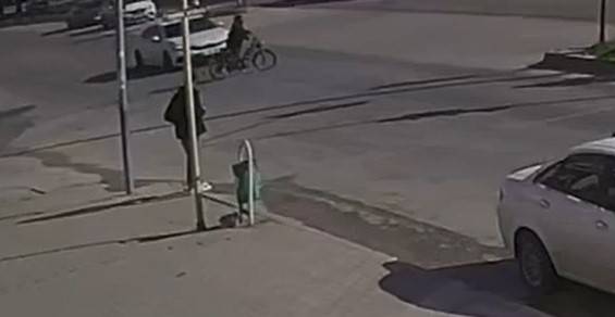 Kırmızı Işıkta Geçen Otomobil Motosiklete Çarptı: 1 Yaralı