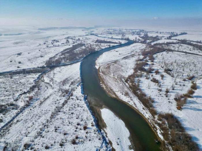 Ağrı’nın Karla Kaplı Menderesleri Göz Kamaştırıyor