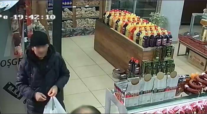 Satın Aldığı Et Karşılığında Kasaba Verdiği Altın Sahte Çıkan Hırsız Kamerada