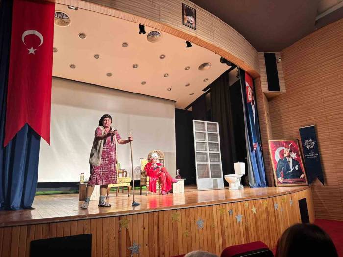 Başkan Çerçioğlu, Kuyucaklı Sanatseverleri Tiyatro İle Buluşturdu