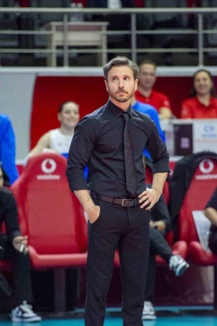 Alper Hamurcu: "Elimizdeki Oyunculardan Memnunum, Transfer Yapmayacağız"