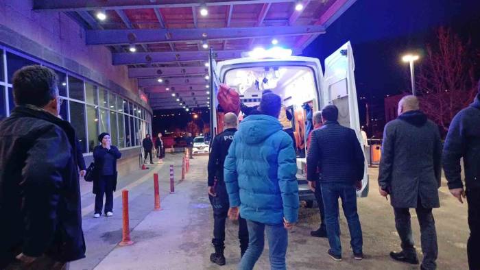 İçişleri Bakanı Yerlikaya’dan Kamyonun Çarptığı Polis Memuru İçin ’geçmiş Olsun’ Paylaşımı