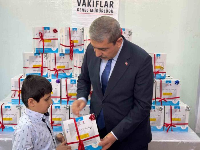 Gaziantep’te Görme Engelli Öğrencilere Kulaklık Jesti