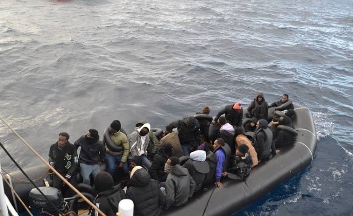 İzmir Açıklarında 32 Düzensiz Göçmen Yakalandı, 29’u Kurtarıldı