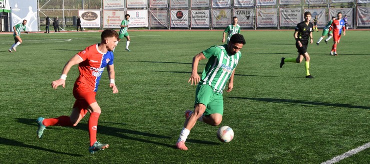 cayelispor-75-dakika-onde-oldugu-karsilasmanin-87-dakikasindan-sonra-yedigi-gollerle-deplasmanda-silivrispora-2-1-yenildi-1.jpg