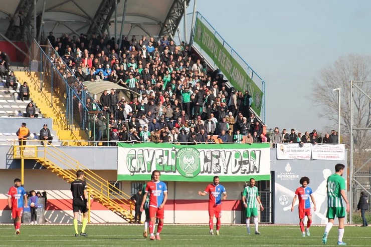 cayelispor-75-dakika-onde-oldugu-karsilasmanin-son-dakikalari-ile-uzatma-dakikalarinda-yedigi-gollerle-deplasmanda-silivrispora-2-1-yenildi.jpg