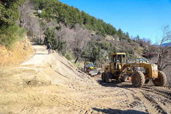 Alanya’da Kırsal Mahallelerin Yol Hasreti Sona Eriyor