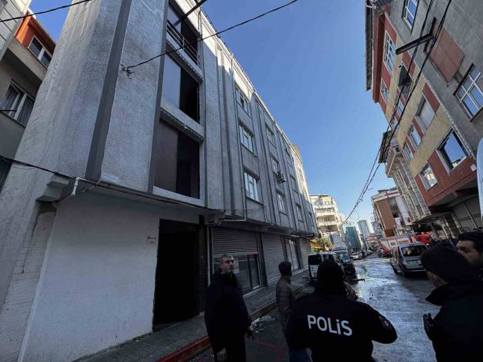 İşyeri Çatısında Yangın Paniğe Neden Oldu