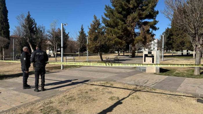 Parkta Silahlı Saldırıya Uğrayan Kadın Ağır Yaralandı