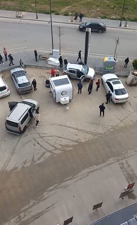 Silivri’de Kontrolden Çıkan Araç Otoparka Düştü: 1 Yaralı
