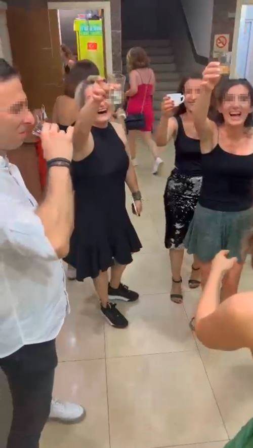 İzmir’de Okulda Alkol İçen Öğretmenler Görevden Uzaklaştırıldı